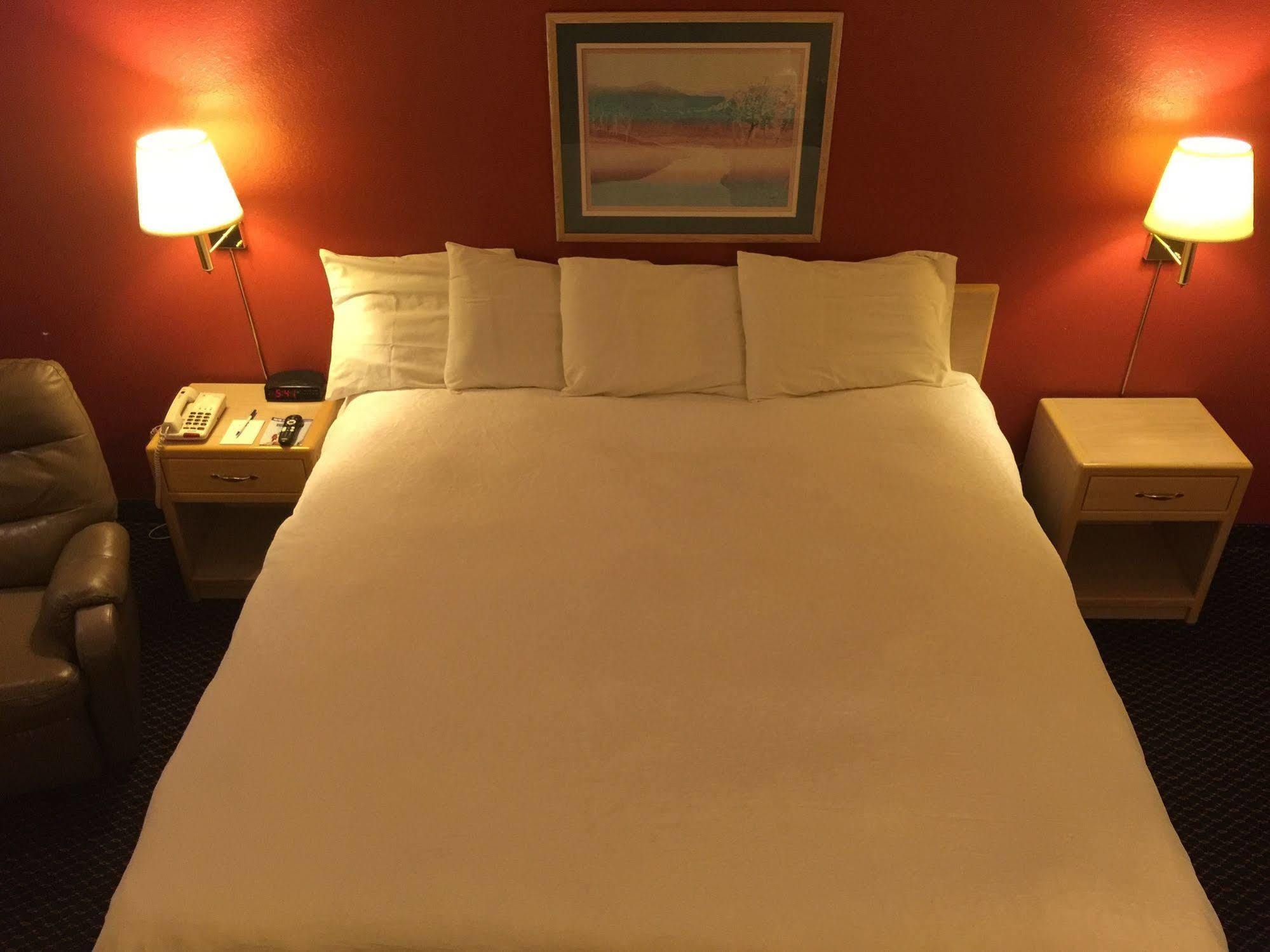 Americas Best Value Inn - Гарден-Сити Экстерьер фото